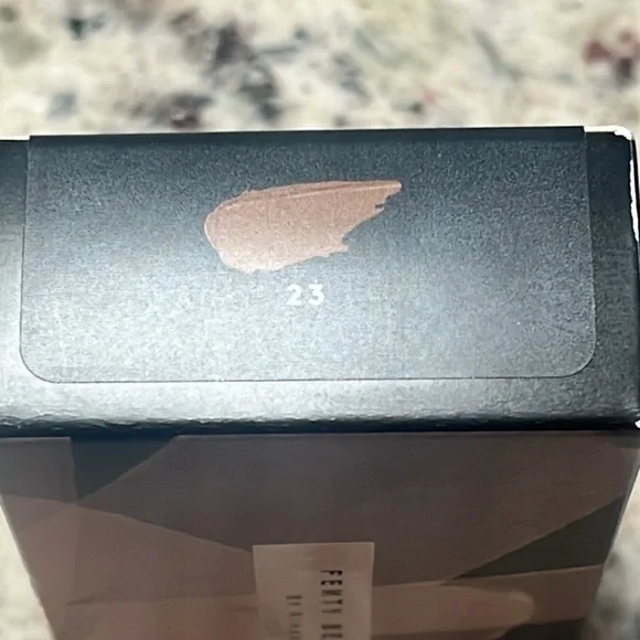 Fenty 23 Blurring Skin Tint - Picture 3 of 6